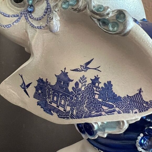 The Hamilton collection sparkling blue willow elephant figurine - Picture 9 of 12